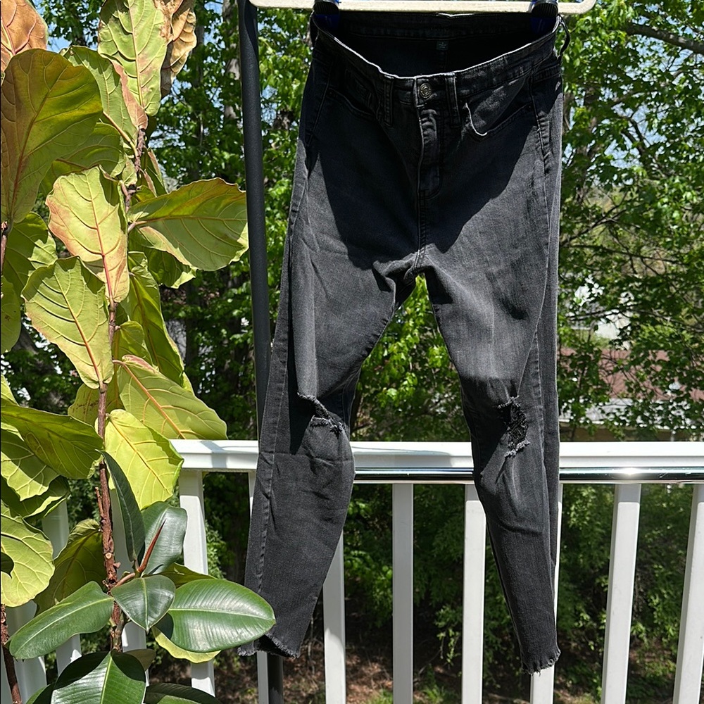 High Rise Skinmy Black Distressed Jeans